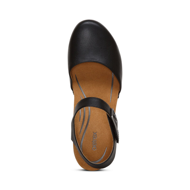 Finley Closed Toe Heel