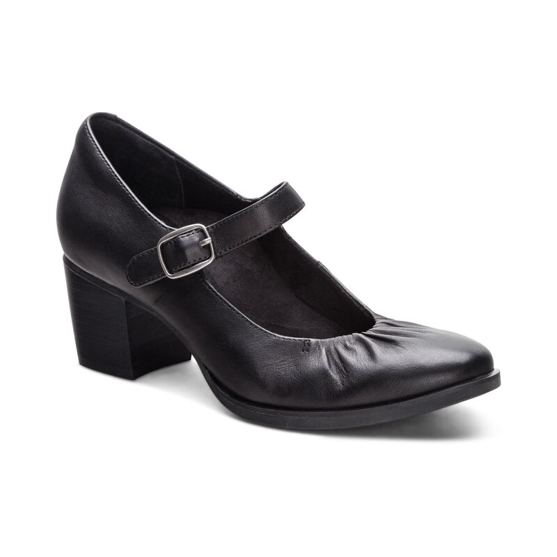 black pump heel