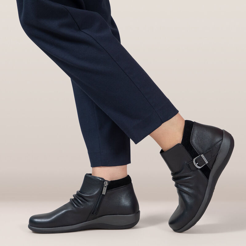 Clarks hope track leather ankle boots online