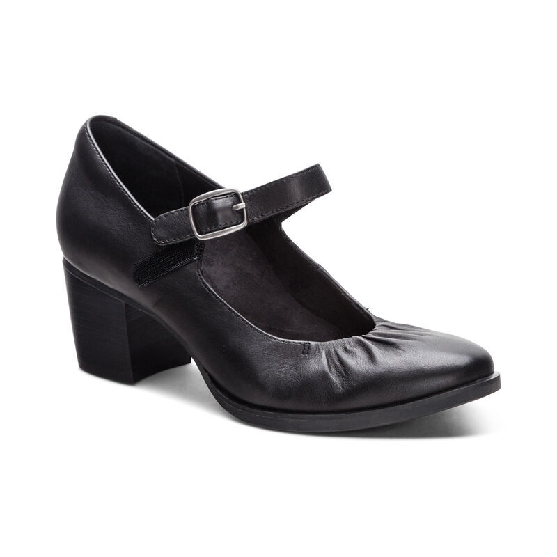 black pump heel extra view